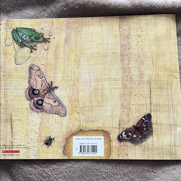 4/$20 Scholastic 'On Noah's Ark' by Jan Brett - Illustrated Animal Cover - Picture 2 of 5